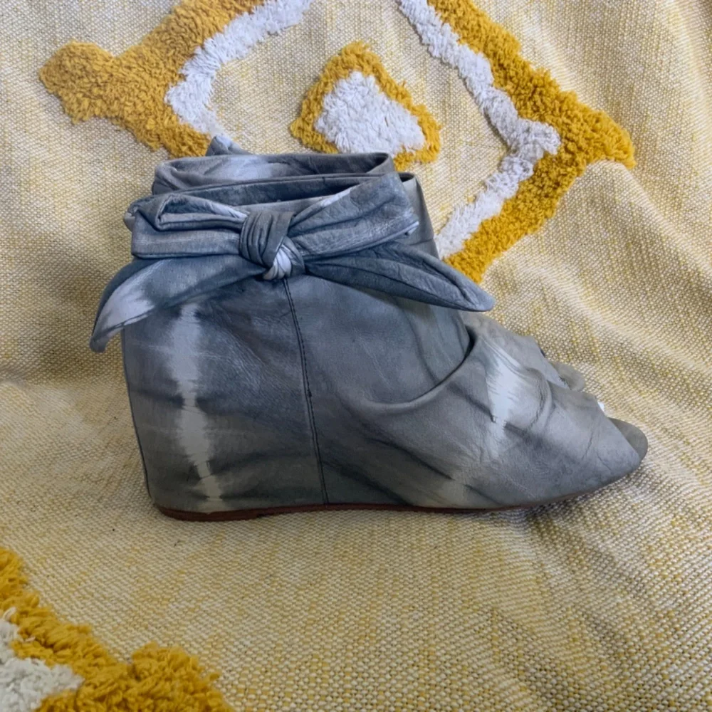 80% 20 Grey Tie Dye Leather Peep Toe Wedge Heel SIZE 9 - Picture 8 of 11